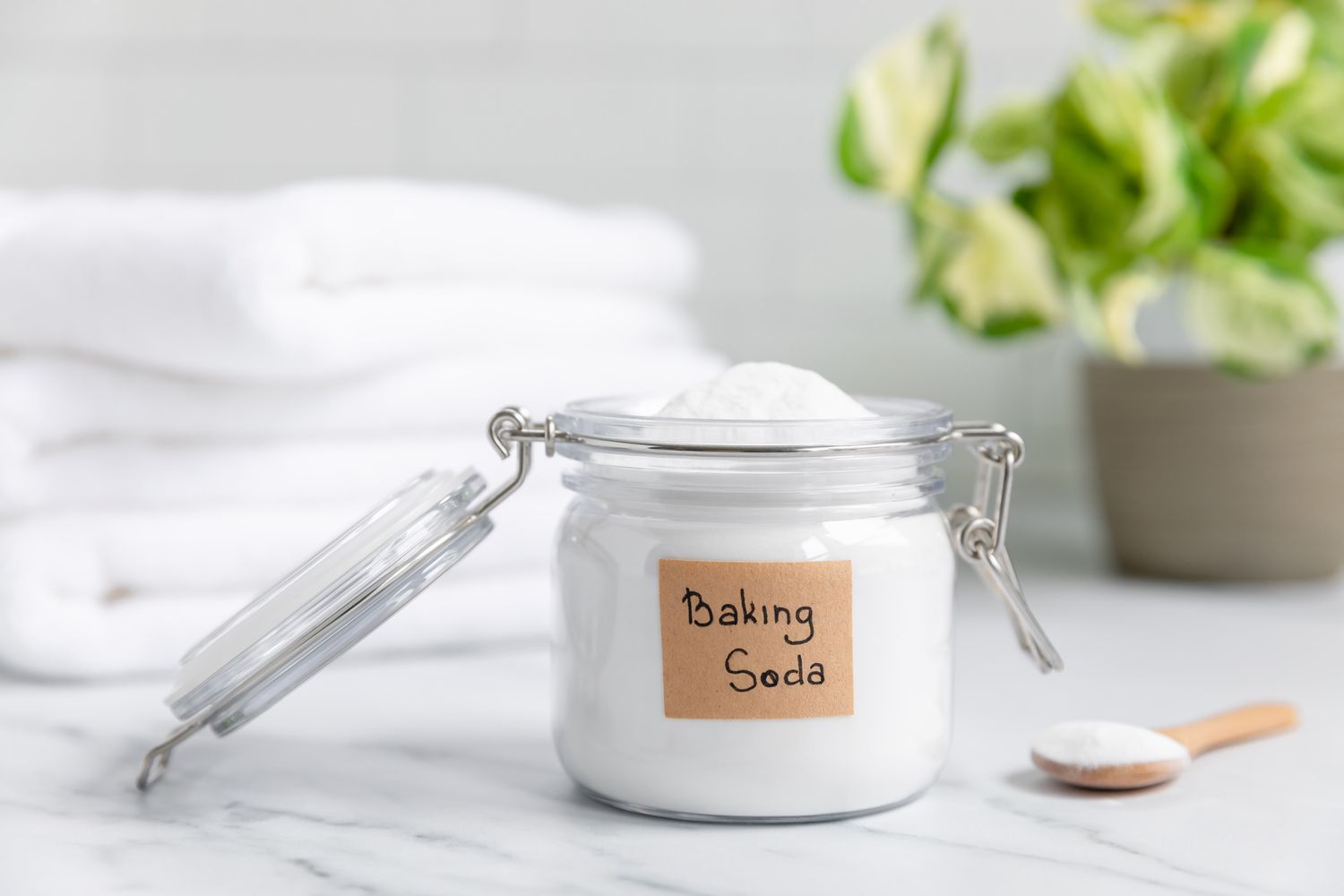 Baking soda là gì và tại sao lại được sử dụng để gội đầu?